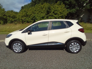 2016 Renault Captur Expression+ 1.5 Dci 90 in Cream — image 5
