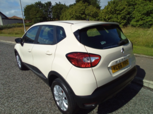 2016 Renault Captur Expression+ 1.5 Dci 90 in Cream — image 6