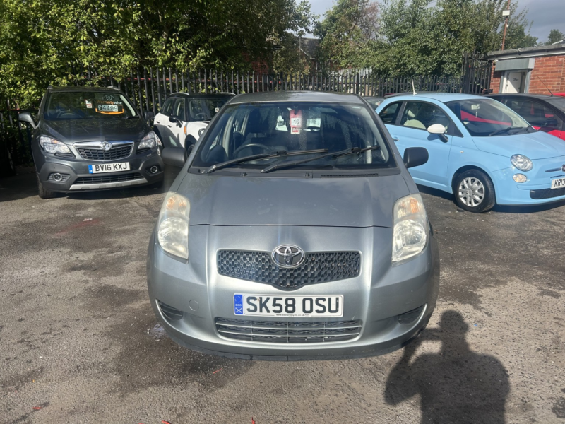 2008 Toyota Yaris 1.3 Vvt-I Tr in Silver — image 1