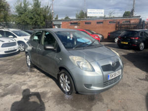 2008 Toyota Yaris 1.3 Vvt-I Tr in Silver — image 5