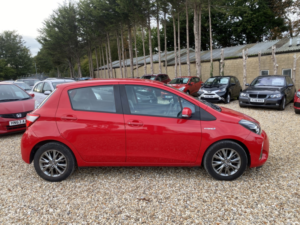 2019 Toyota Yaris 1.5 Vvt-H Icon in Red — image 2