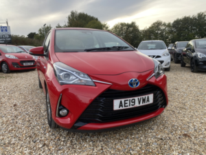 2019 Toyota Yaris 1.5 Vvt-H Icon in Red — image 3