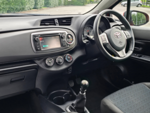 2013 Toyota Yaris 1.4 D-4d Tr Hatchback 5dr Diesel Manual Euro 5 (90 Ps) in Red — image 2