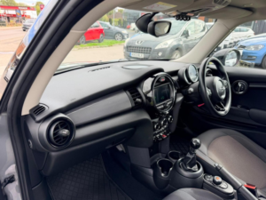 2018 MINI Hatch 1.5 Cooper Euro 6 (s/s) 3dr in Grey — image 3
