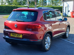 2014 Volkswagen Tiguan 2.0 Tiguan Match Tdi Bluemotion Technology 4motion Semi-Auto 4WD 5dr in Red — image 3