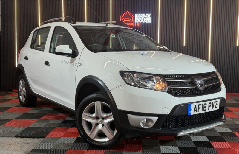2016 Dacia Sandero Stepway 0.9 Stepway Laureate Tce 90 in White — image 1