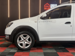 2016 Dacia Sandero Stepway 0.9 Stepway Laureate Tce 90 in White — image 2