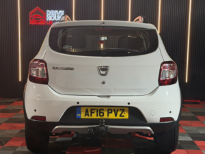 2016 Dacia Sandero Stepway 0.9 Stepway Laureate Tce 90 in White — image 4