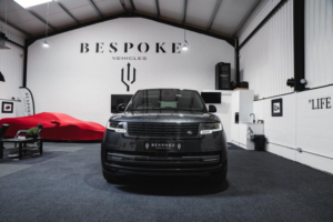 2024 Land Rover Range Rover 3.0 P550e 38.2kwh Autobiography in Grey — image 2