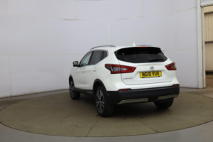 2019 Nissan Qashqai 1.5 Dci N-Connecta Euro 6 (s/s) 5dr in White — image 5