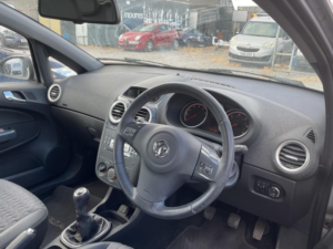 2012 Vauxhall Corsa 1.4 16v Se Euro 5 5dr in Silver — image 2