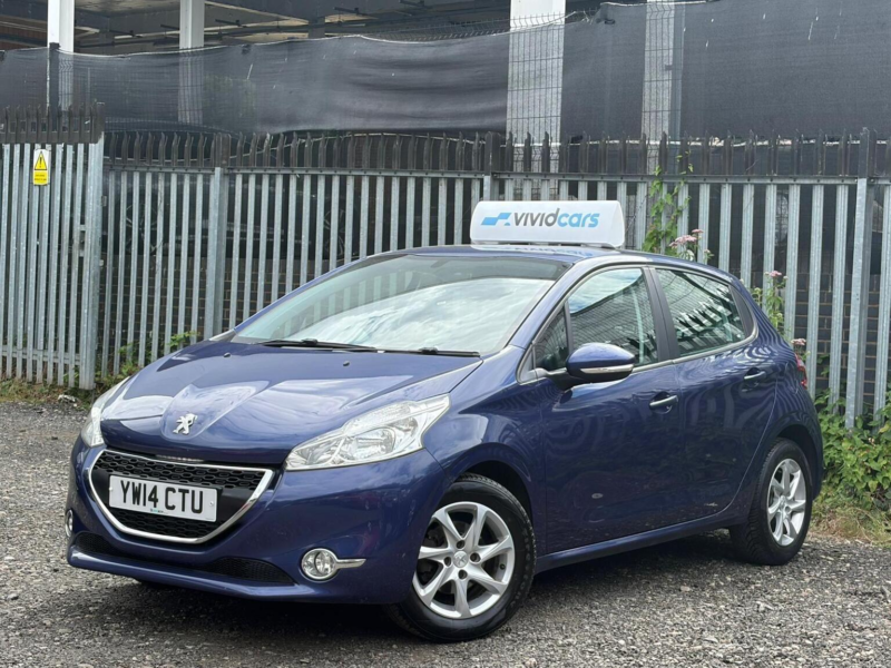 2014 Peugeot 208 1.2 Vti Active Euro 5 5dr in Blue — image 1