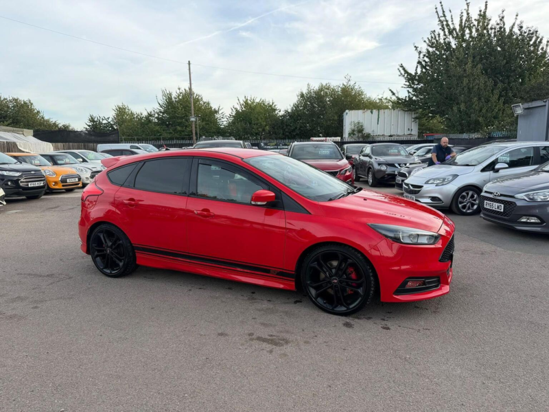 2015 Ford Focus 2.0 Tdci St-2 Euro 6 (s/s) 5dr in Red — image 1