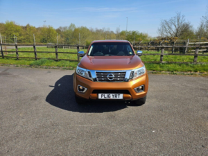2016 Nissan Navara 2.3 Dci N-Connecta 4WD Euro 5 4dr in Yellow — image 3