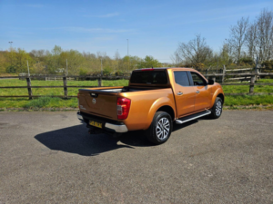 2016 Nissan Navara 2.3 Dci N-Connecta 4WD Euro 5 4dr in Yellow — image 6