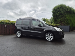 2018 Citroen Berlingo 1.6 Bluehdi Feel in Black — image 3