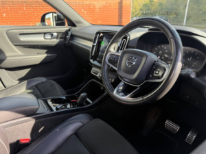 2019 Volvo Xc40 2.0 T4 R-Design Pro SUV 5dr Petrol Auto AWD Euro 6 (s/s) (190 Ps) in Red — image 3