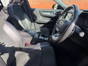 2019 Volvo Xc40 2.0 T4 R-Design Pro SUV 5dr Petrol Auto AWD Euro 6 (s/s) (190 Ps) in Red — image 4