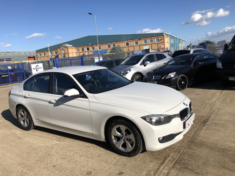 2012 BMW 3 Series 2.0 320d Efficient Dynamics in White — image 1