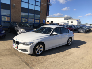 2012 BMW 3 Series 2.0 320d Efficient Dynamics in White — image 5
