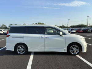 2013 Nissan Elgrand 2.5 Highway Star 5dr 7 Seats in White — image 2