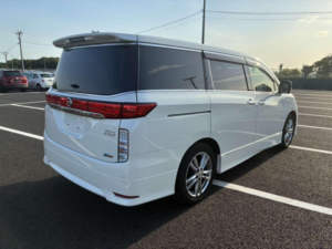 2013 Nissan Elgrand 2.5 Highway Star 5dr 7 Seats in White — image 3