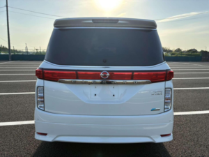 2013 Nissan Elgrand 2.5 Highway Star 5dr 7 Seats in White — image 4
