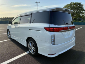 2013 Nissan Elgrand 2.5 Highway Star 5dr 7 Seats in White — image 5