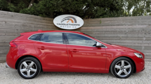 2016 Volvo V40 2.0 R-Design D2 in Red — image 3