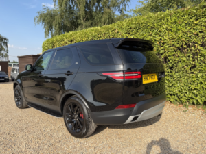 2017 Land Rover Discovery 3.0 Td V6 Hse in Black — image 3