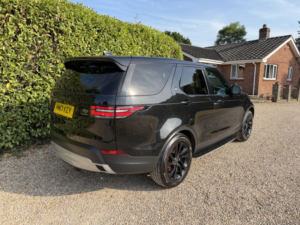 2017 Land Rover Discovery 3.0 Td V6 Hse in Black — image 4