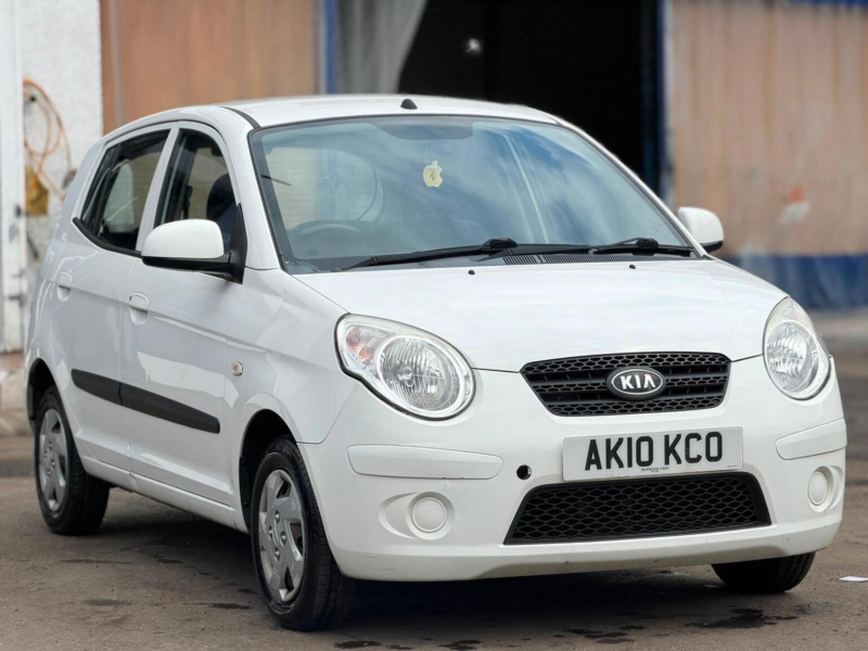 2010 Kia Picanto 1.0 1 5dr in White — image 1