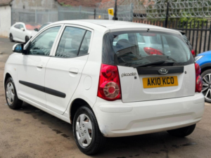 2010 Kia Picanto 1.0 1 5dr in White — image 4