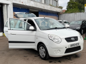 2010 Kia Picanto 1.0 1 5dr in White — image 5