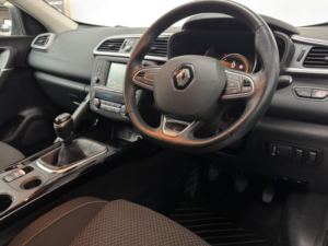 2017 Renault Kadjar 1.2 Tce Dynamique Nav Euro 6 (s/s) 5dr in Black — image 4