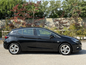 2017 Vauxhall Astra 1.0 I Turbo Ecoflex Sri Nav in Black — image 2