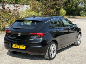 2017 Vauxhall Astra 1.0 I Turbo Ecoflex Sri Nav in Black — image 3