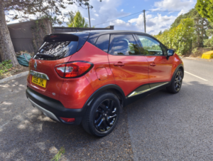 2015 Renault Captur 1.5 Signature Energy Dci 90 Stop & Start in Red — image 3