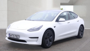 2020 Tesla Model 3 Standard Range Plus in White — image 3