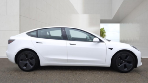 2020 Tesla Model 3 Standard Range Plus in White — image 6