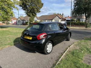 2013 Peugeot 208 1.2 Vti Access+ in Black — image 4