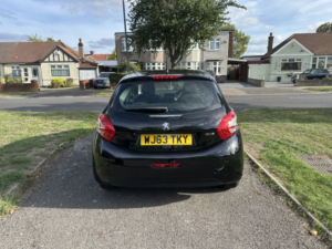2013 Peugeot 208 1.2 Vti Access+ in Black — image 5