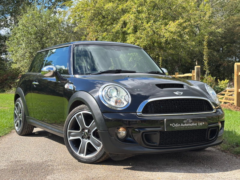 2012 MINI Hatch 1.6 Cooper S Hatchback 3dr Petrol Manual Euro 5 (s/s) (184 Ps) in Black — image 1