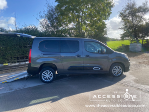 2019 Citroen Berlingo 1.5 Bluehdi Feel Xl Eat8 - 5 Seater + 1 Wheelchair - Auto - Long Wheel Base in Grey — image 4