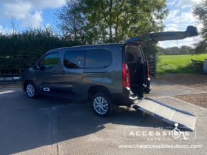 2019 Citroen Berlingo 1.5 Bluehdi Feel Xl Eat8 - 5 Seater + 1 Wheelchair - Auto - Long Wheel Base in Grey — image 5