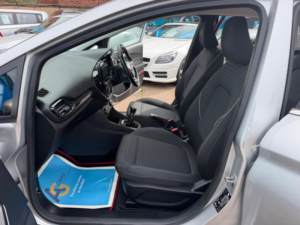 2017 Ford Fiesta 1.1 Ti-Vct Zetec Euro 6 (s/s) 5dr in Silver — image 4