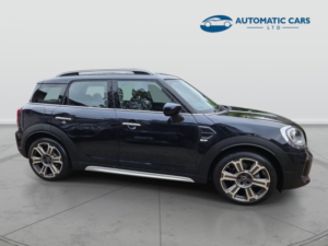 2021 MINI Countryman Cooper Exclusive in Black — image 4