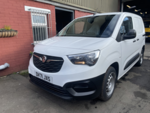 2021 Vauxhall Combo 1.5 Turbo D 2300 Dynamic in White — image 6