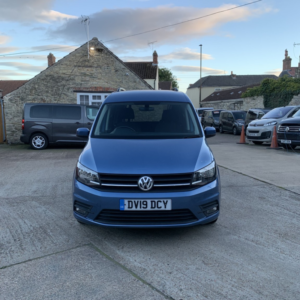 2019 Volkswagen Caddy Life 2.0 Tdi DSG in Blue — image 3