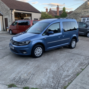 2019 Volkswagen Caddy Life 2.0 Tdi DSG in Blue — image 5